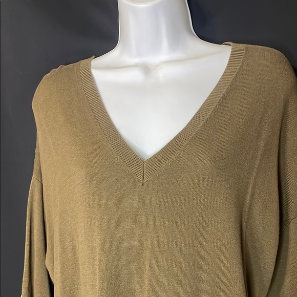 EUC Michael Michael Kors Olive Green V-Neck Sweater med - Picture 2 of 9